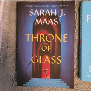 Throne of Glass Paperback Book